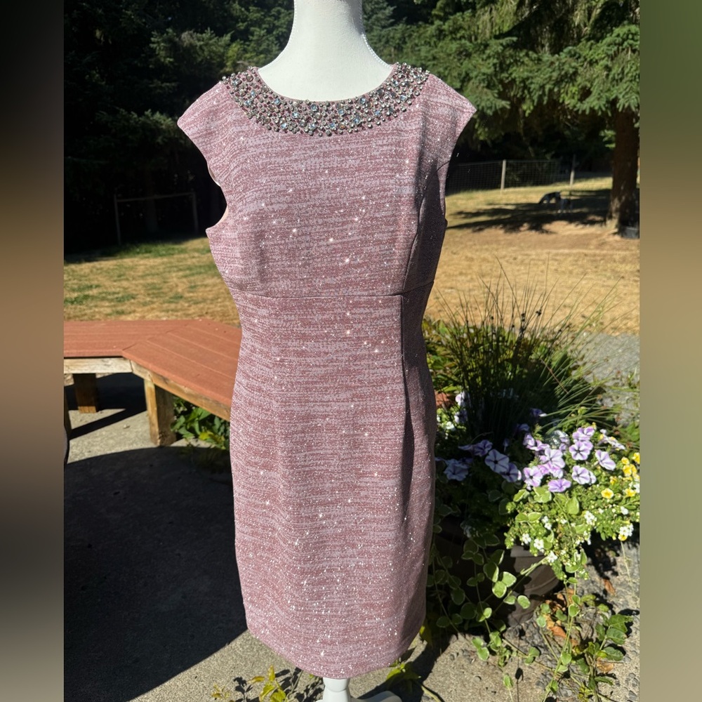Beautiful cocktail dress for a night on the town or work party.